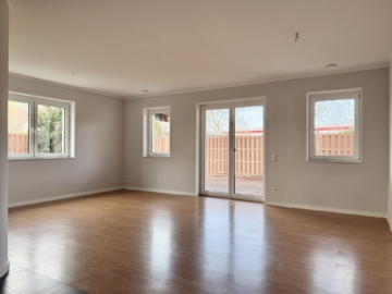 Lichtdurchflutete Erdgeschosswohnung mit großzügigem Garten, 26215 Wiefelstede / Metjendorf, Erdgeschosswohnung