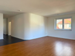 blick in wohnbereich und flur - Lichtdurchflutete Etagenwohnung am Stadtrand von Oldenburg