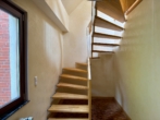 treppenaufgang mit galerie - Lichtdurchflutete Maisonette-Wohnung im Ziegelhofviertel